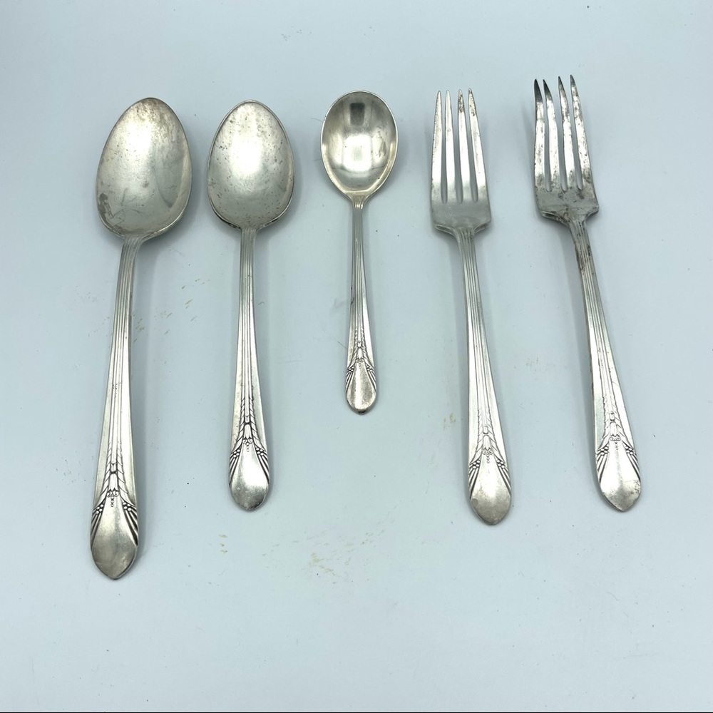 WM Rogers MFG Co Original Rogers Silverplate Inheritance 1941 spoons forks
